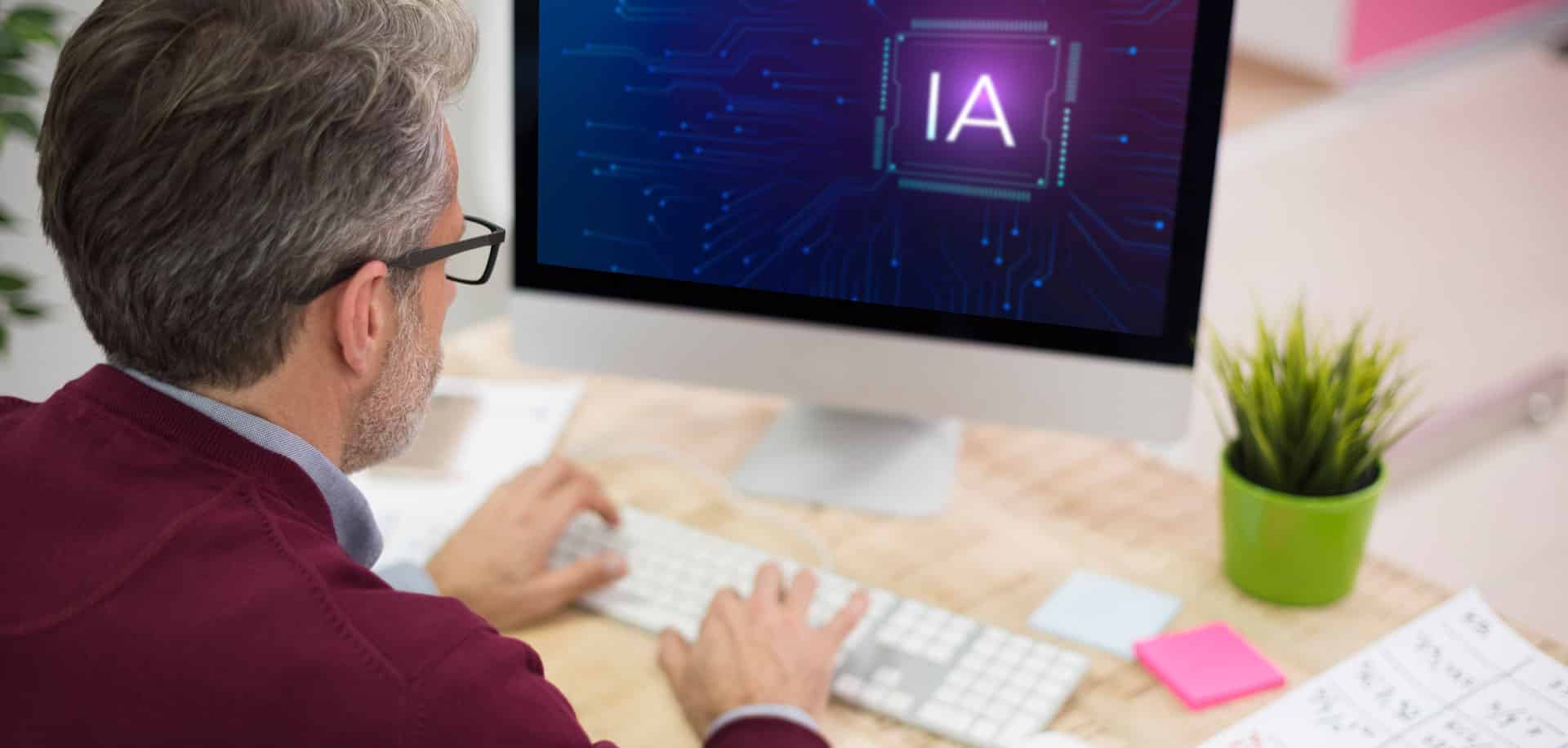 Un manager s'aidant de l'intelligence artificielle
